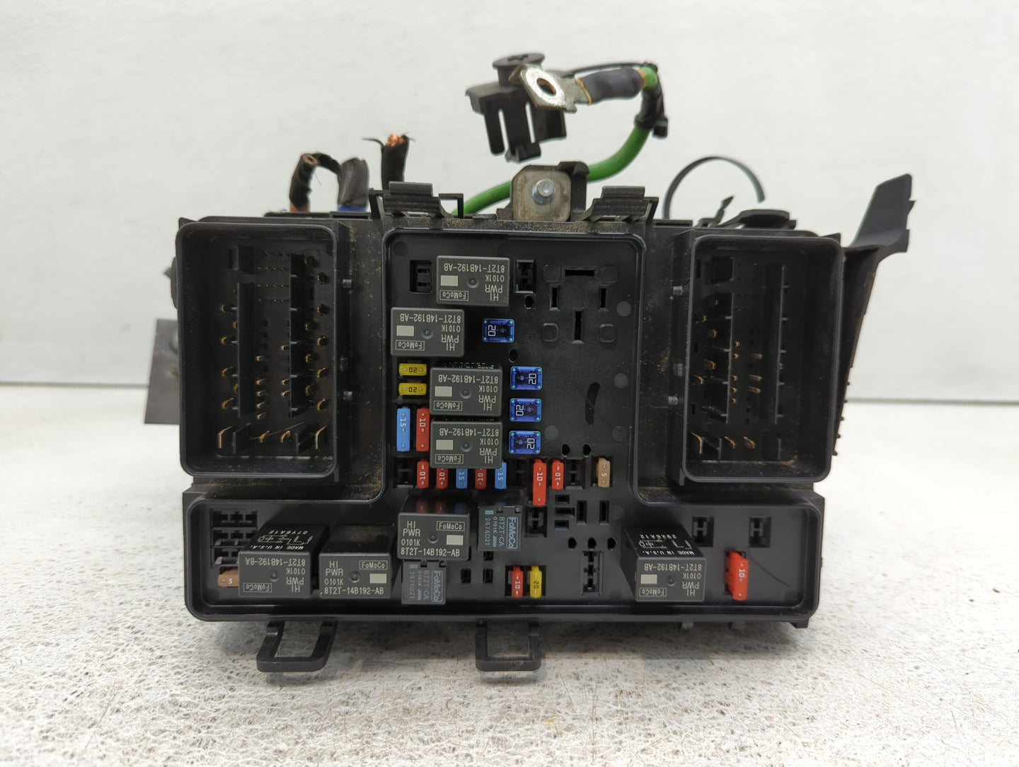 2017-2020 Ford Fusion Fusebox Fuse Box Panel Relay Module P/N:HG9T14D0686C Fits Fits 2017 2018 2019 2020 OEM Used Auto Parts