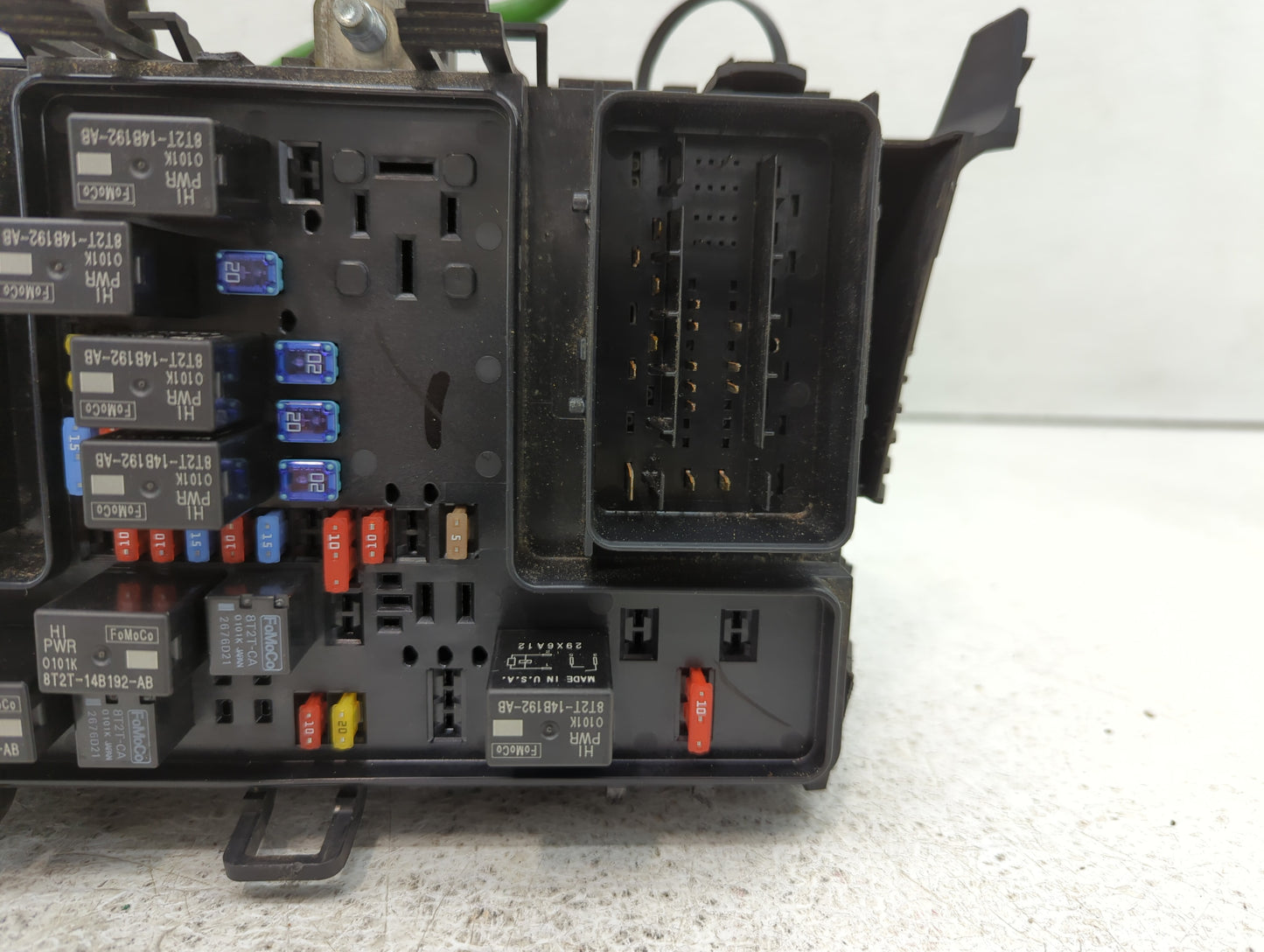 2017-2020 Ford Fusion Fusebox Fuse Box Panel Relay Module P/N:HG9T14D0686C Fits Fits 2017 2018 2019 2020 OEM Used Auto Parts
