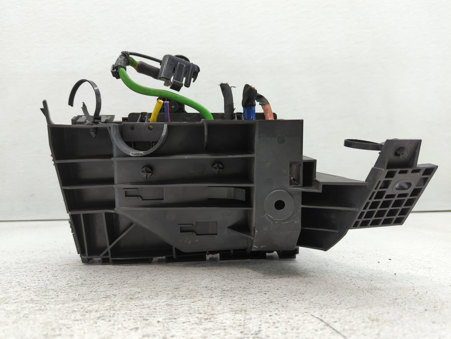 2017-2020 Ford Fusion Fusebox Fuse Box Panel Relay Module P/N:HG9T14D0686C Fits Fits 2017 2018 2019 2020 OEM Used Auto Parts