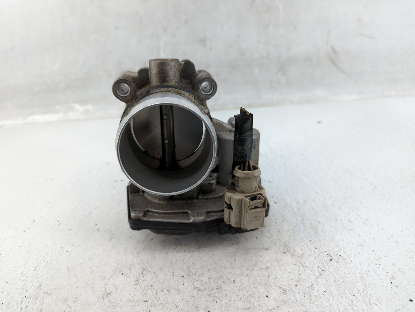 2014-2020 Ford Fusion Throttle Body P/N:DS7G-9F991-BB Fits Fits 2014 2015 2016 2017 2018 2019 2020 OEM Used Auto Parts - Oem