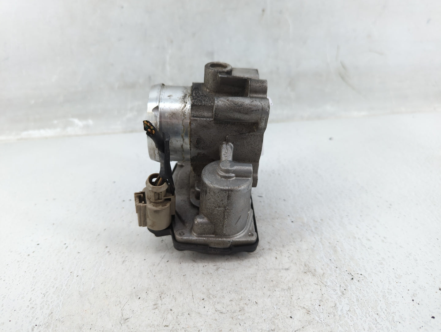 2014-2020 Ford Fusion Throttle Body P/N:DS7G-9F991-BB Fits Fits 2014 2015 2016 2017 2018 2019 2020 OEM Used Auto Parts - Oem