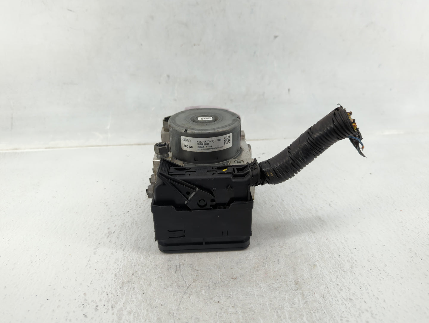 2017-2018 Ford Fusion ABS Pump Control Module Replacement P/N:HG9C-2B373-BH HG9C-2B373-BG Fits Fits 2017 2018 OEM Used Auto 