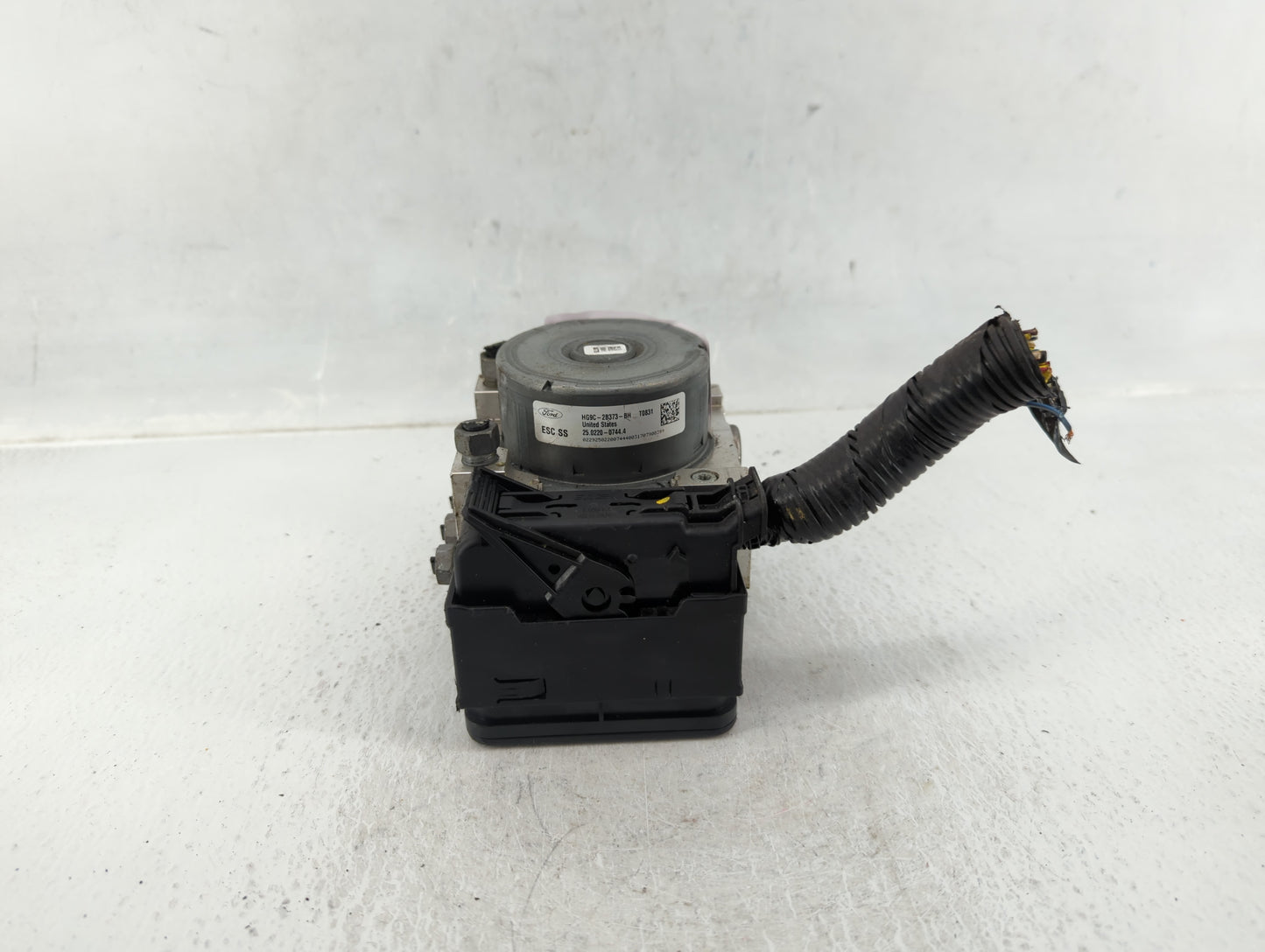 2017-2018 Ford Fusion ABS Pump Control Module Replacement P/N:HG9C-2B373-BH HG9C-2B373-BG Fits Fits 2017 2018 OEM Used Auto 