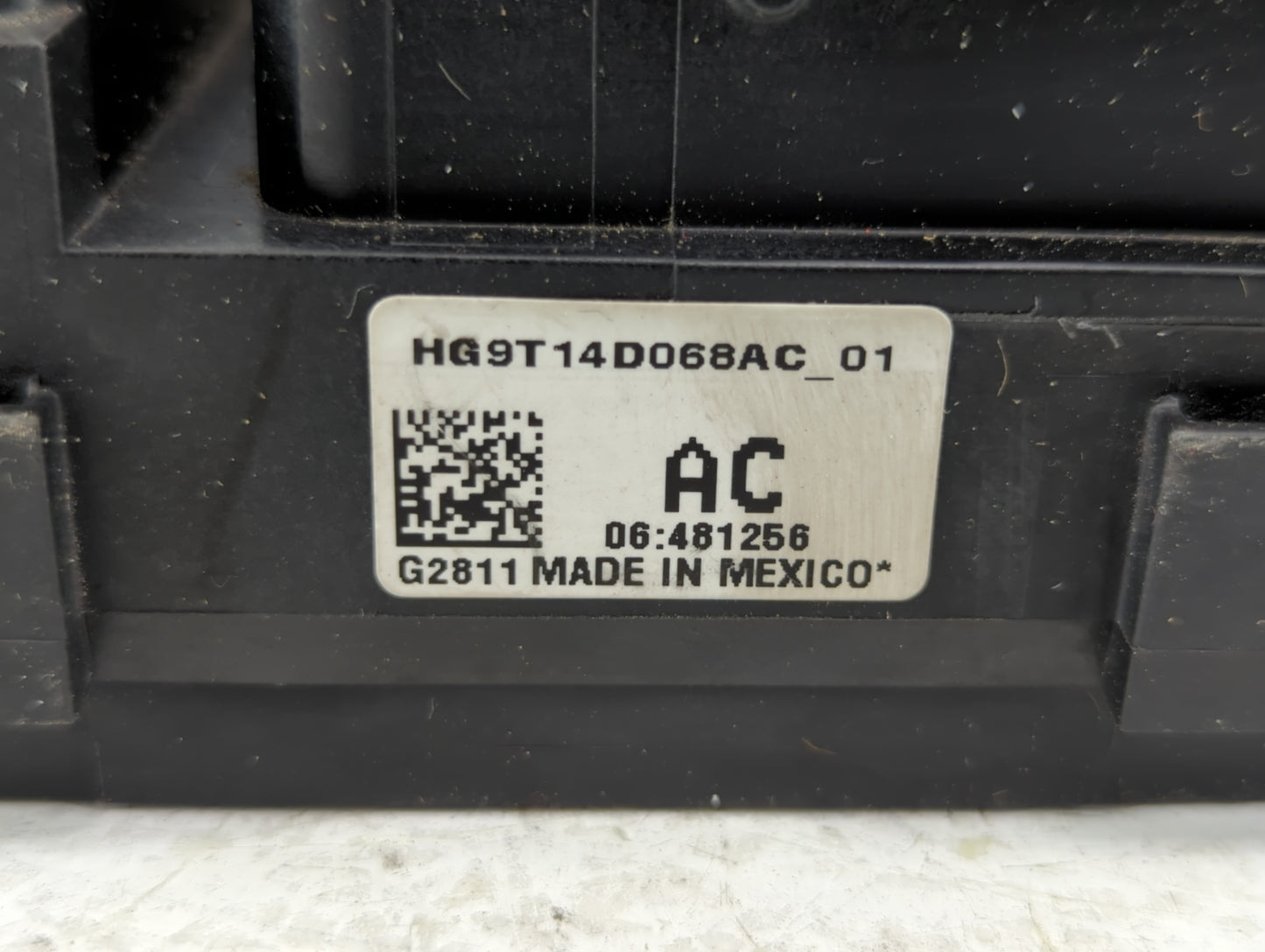 2017-2020 Ford Fusion Fusebox Fuse Box Panel Relay Module P/N:HG9T14D068AD-01 Fits Fits 2017 2018 2019 2020 OEM Used Auto Pa