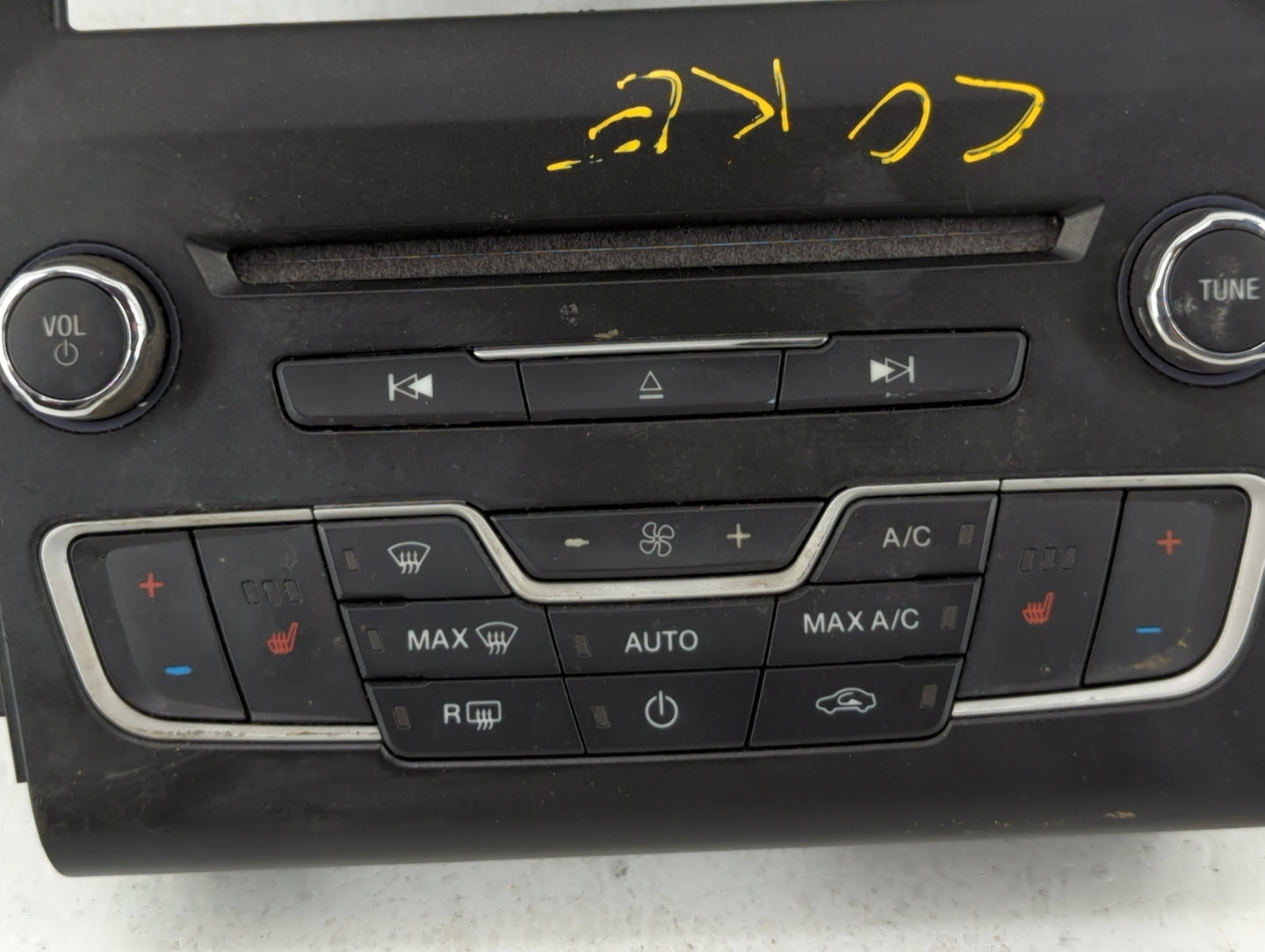2017-2020 Ford Fusion Am Fm Cd Player Radio Receiver - Oemusedautoparts1.com