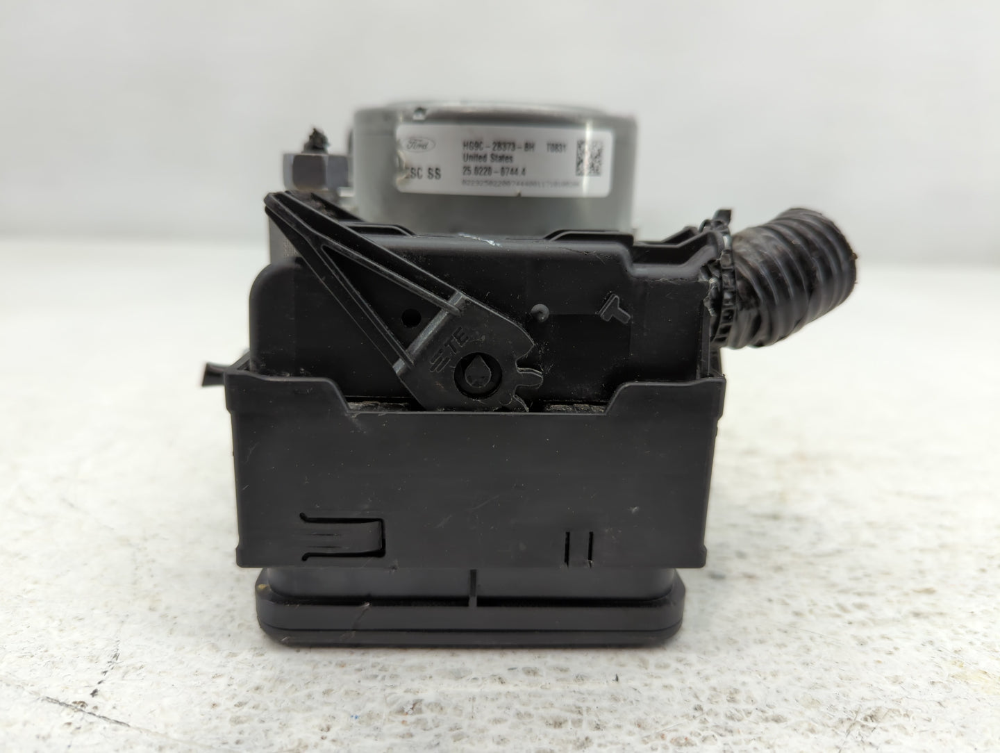 2017-2018 Ford Fusion ABS Pump Control Module Replacement P/N:HG9C-2B373-BH HG9C-2B373-BG Fits Fits 2017 2018 OEM Used Auto 