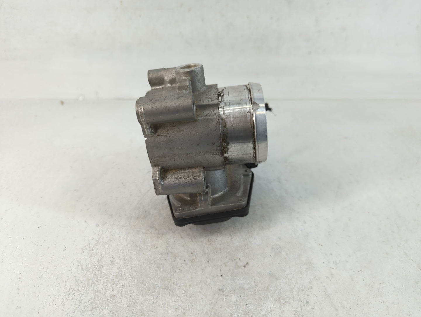 2014-2020 Ford Fusion Throttle Body P/N:DS7G-9F991-BB Fits Fits 2014 2015 2016 2017 2018 2019 2020 OEM Used Auto Parts - Oem