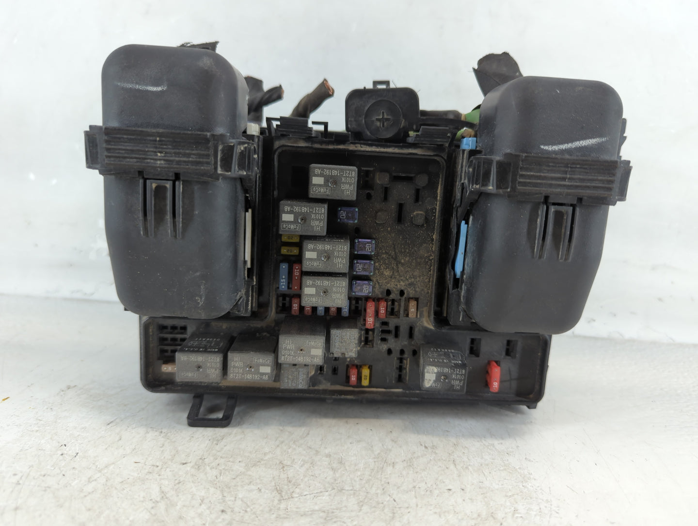 2017-2020 Ford Fusion Fusebox Fuse Box Panel Relay Module P/N:HG9T14D068AC Fits Fits 2017 2018 2019 2020 OEM Used Auto Parts