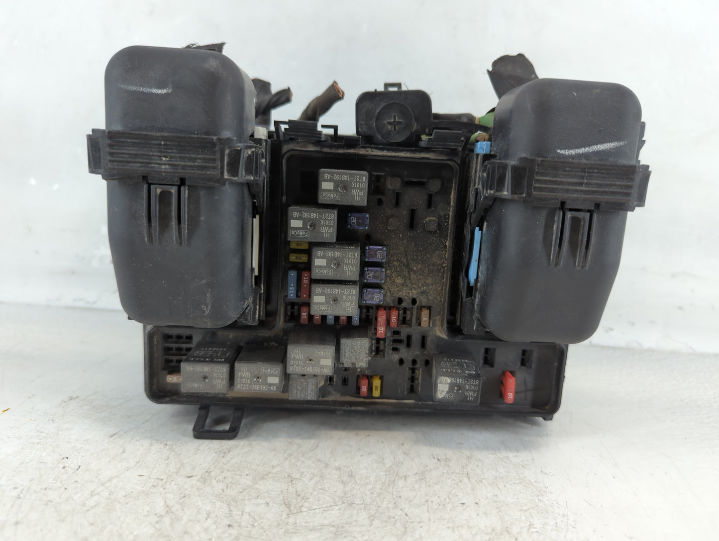 2017-2020 Ford Fusion Fusebox Fuse Box Panel Relay Module P/N:HG9T14D068AC Fits Fits 2017 2018 2019 2020 OEM Used Auto Parts