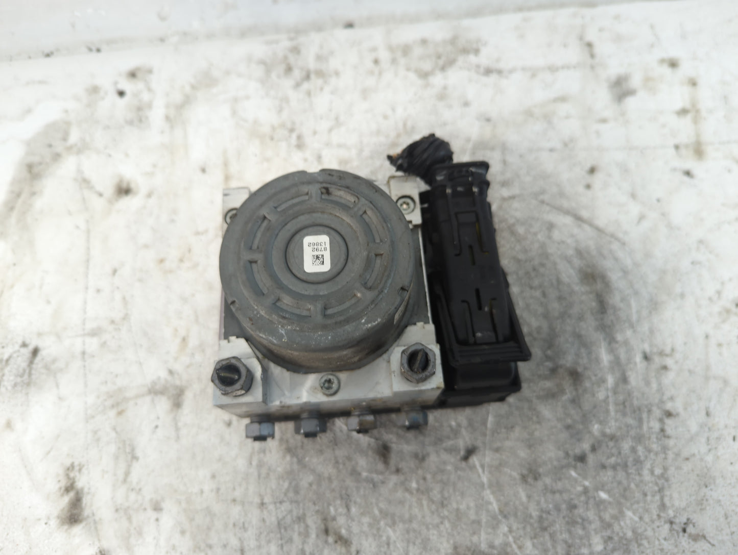 2017-2018 Ford Fusion ABS Pump Control Module Replacement P/N:HG9C-2B373-BG HG9C-2B373-BH Fits Fits 2017 2018 OEM Used Auto 