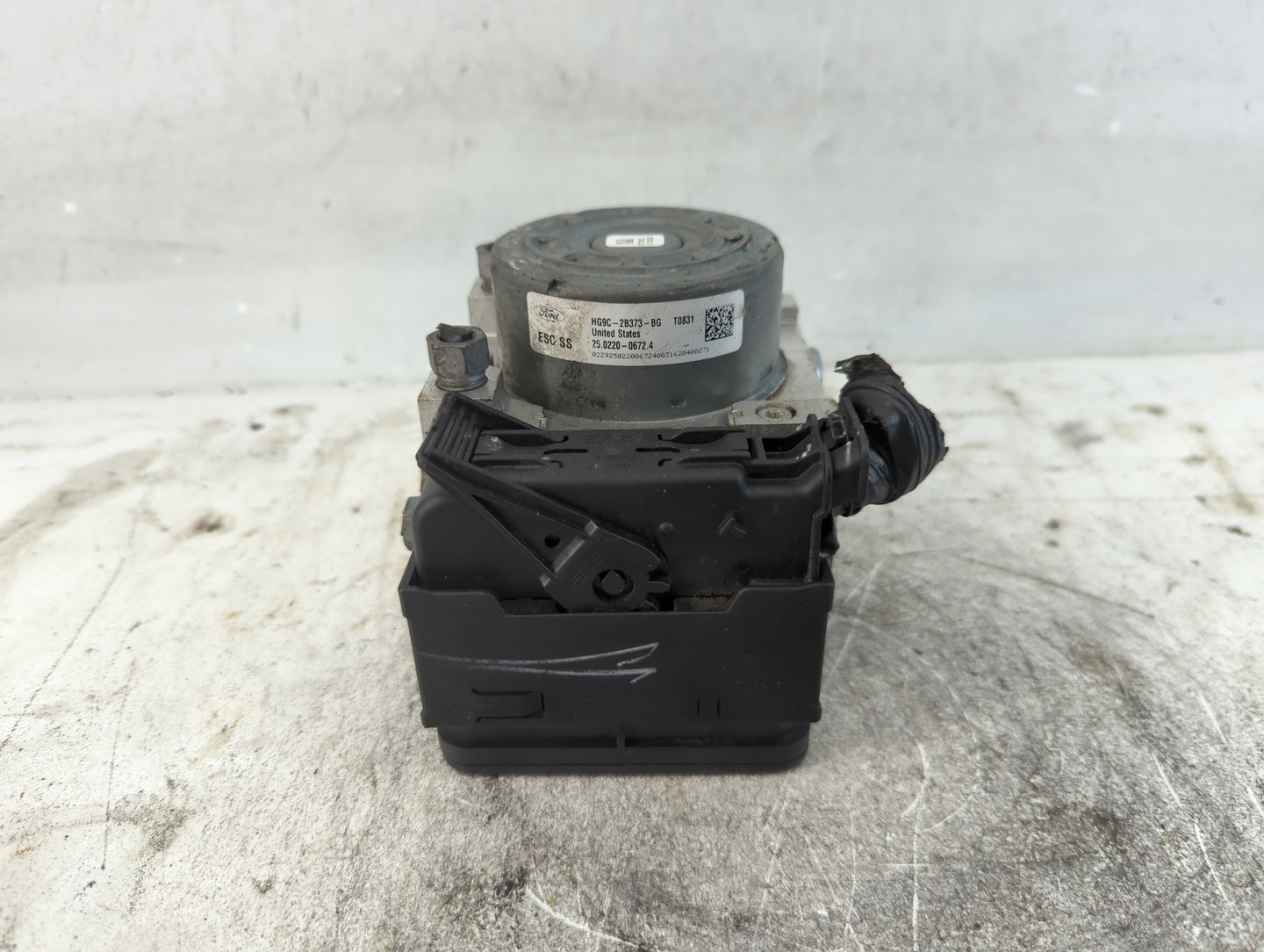 2017-2018 Ford Fusion ABS Pump Control Module Replacement P/N:HG9C-2B373-BG HG9C-2B373-BH Fits Fits 2017 2018 OEM Used Auto 