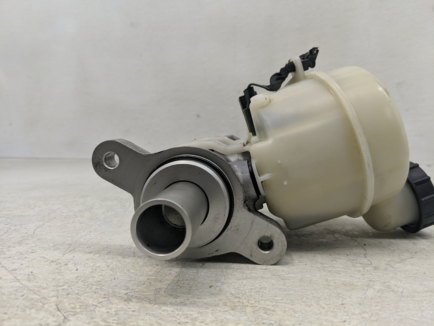 2015-2022 Ford Mustang Brake Master Cylinder - Oemusedautoparts1.com