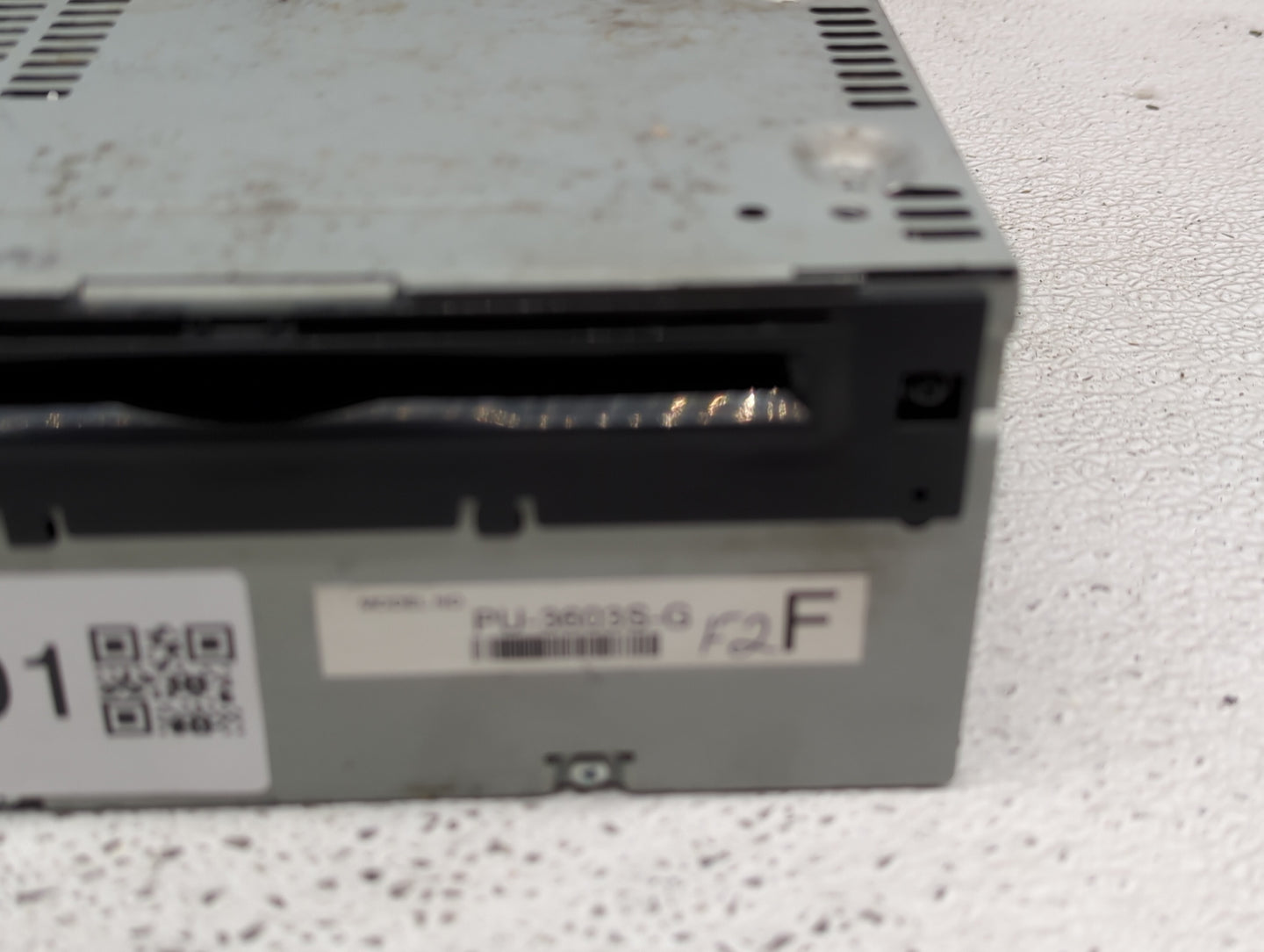 2016-2017 Ford Mustang Radio AM FM Cd Player Receiver Replacement P/N:HR3T-19C107-DC Fits Fits 2016 2017 OEM Used Auto Parts