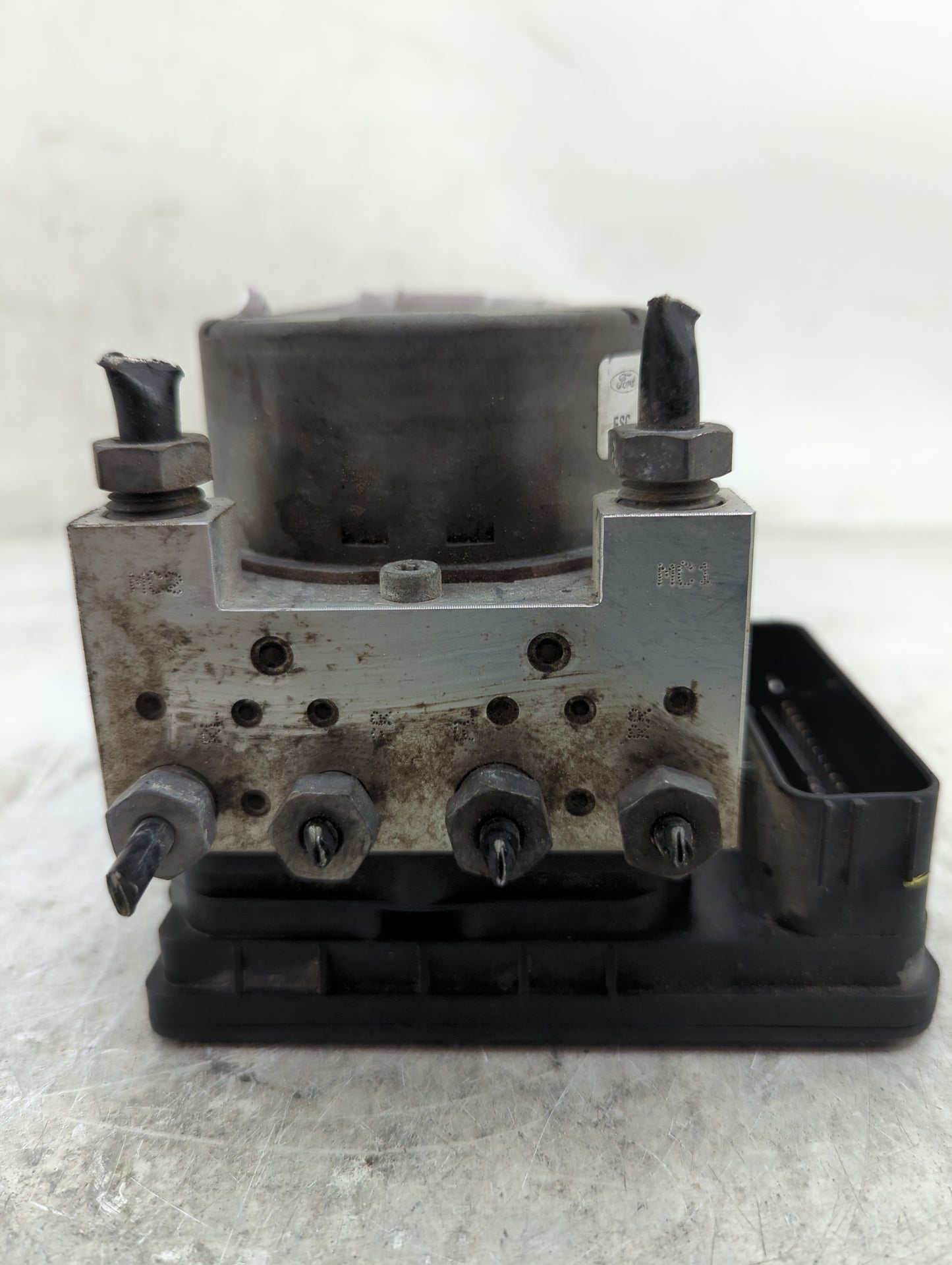 2015-2020 Ford Mustang ABS Pump Control Module Replacement P/N:GR3C-2C405-BC GR3C-2C219-BC Fits Fits 2015 2016 2017 2018 201