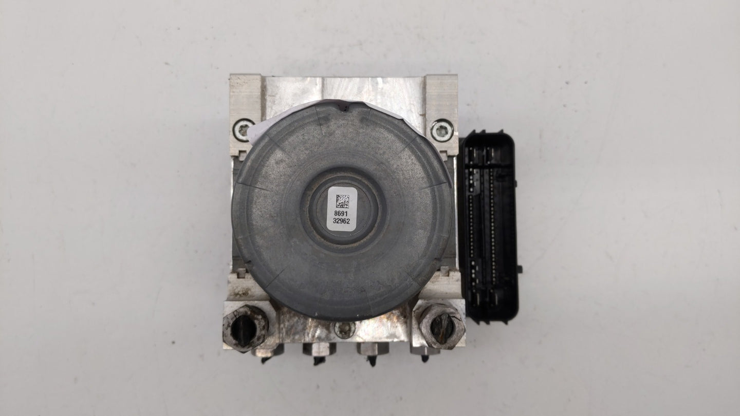 2015-2018 Ford Mustang ABS Pump Control Module Replacement P/N:GR3C-2C219-BD GR3C-2C405-BB Fits Fits 2015 2016 2017 2018 OEM