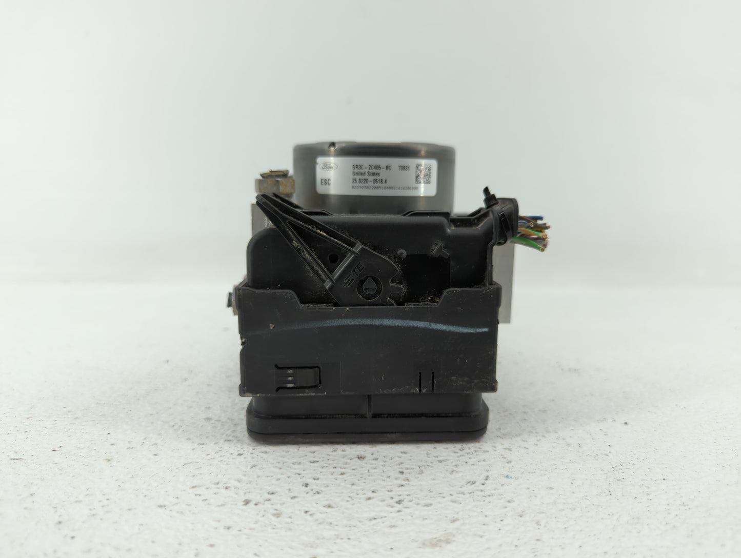 2015-2018 Ford Mustang ABS Pump Control Module Replacement P/N:GR3C-2C405-BD FR3C-2C405-BE Fits Fits 2015 2016 2017 2018 OEM