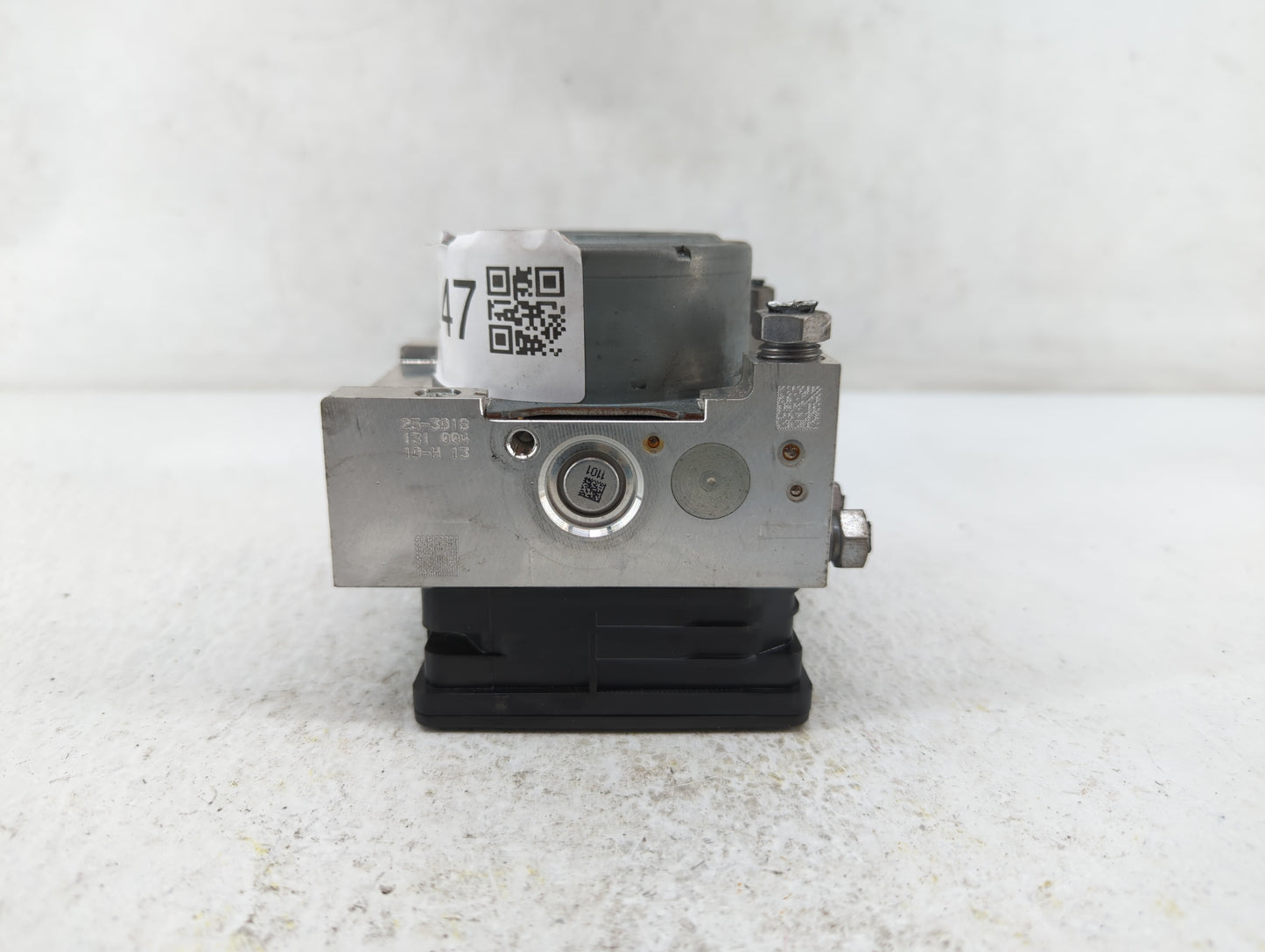 2015-2018 Ford Mustang ABS Pump Control Module Replacement P/N:GR3C-2C405-BB GR3C-2C405-BD Fits Fits 2015 2016 2017 2018 OEM