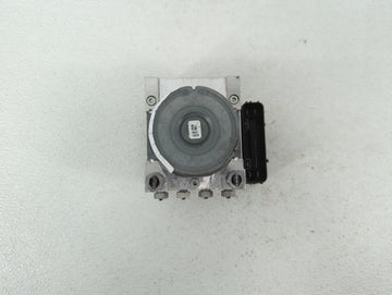 2015-2020 Ford Mustang ABS Pump Control Module Replacement P/N:GR3C-2C405-BB GR3C-2C405-BD Fits Fits 2015 2016 2017 2018 2019 2020 OEM Used Auto Parts