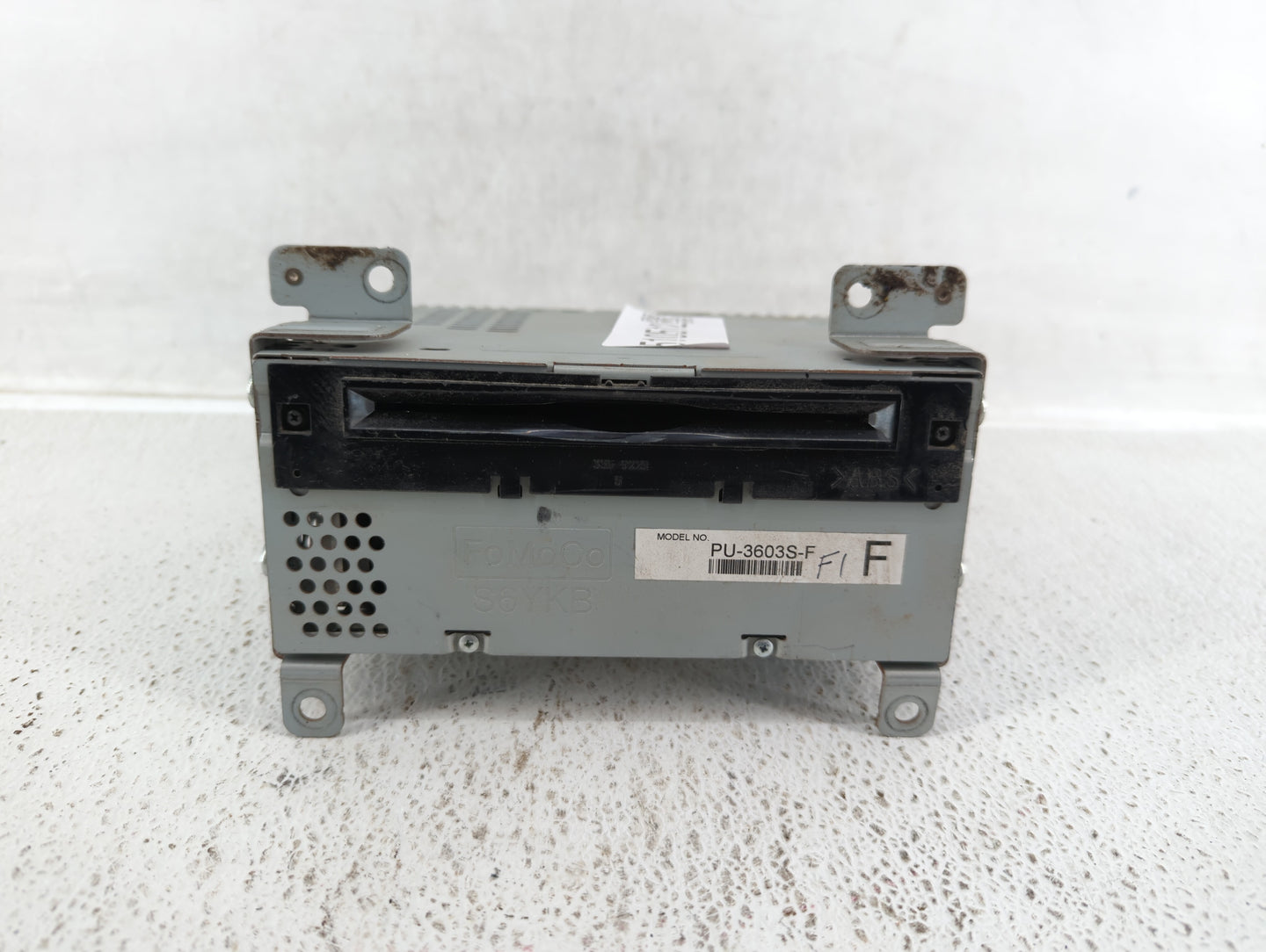 2017-2017 Ford Mustang Am Fm Cd Player Radio Receiver - Oemusedautoparts1.com