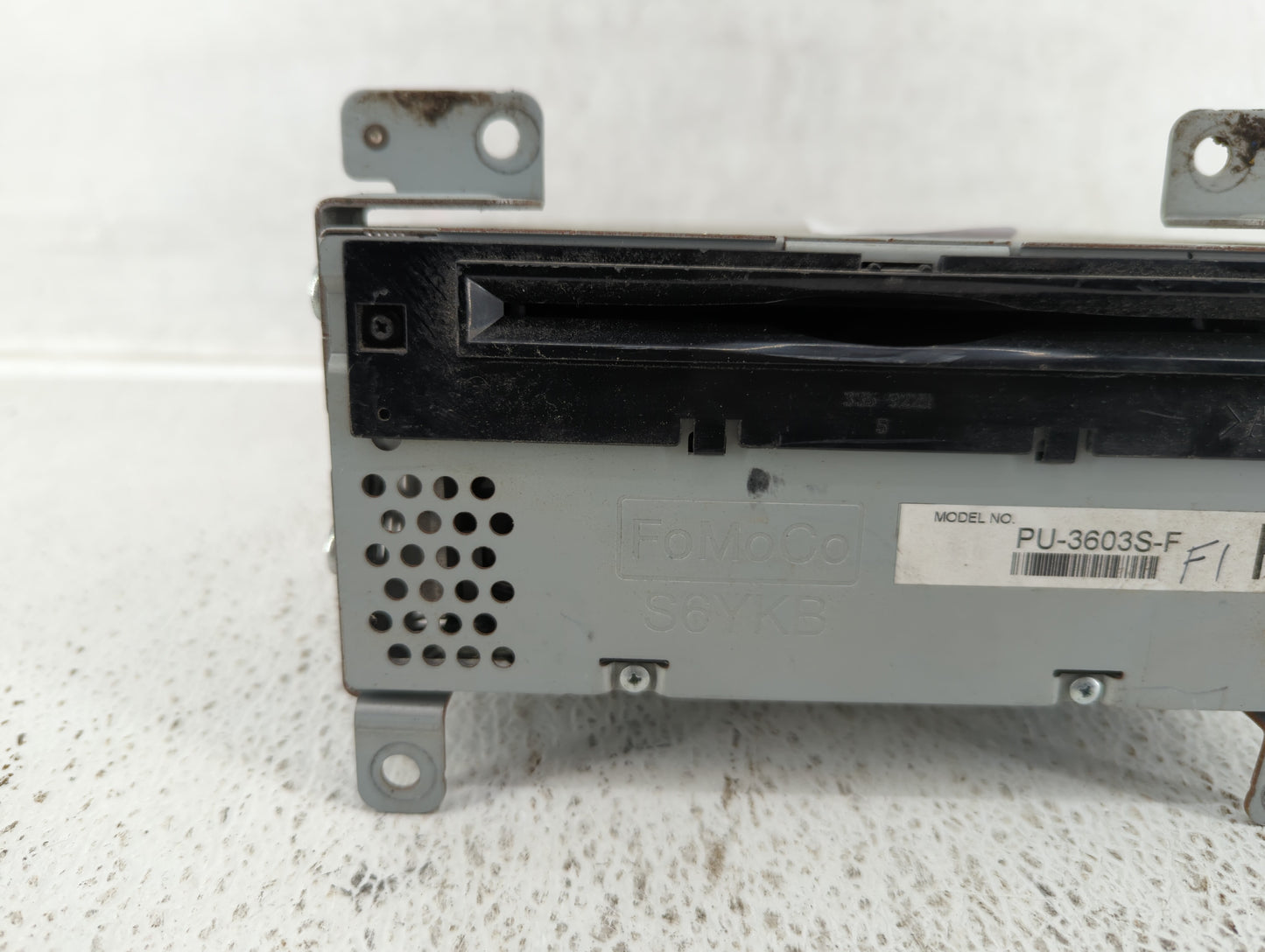 2017-2017 Ford Mustang Am Fm Cd Player Radio Receiver - Oemusedautoparts1.com