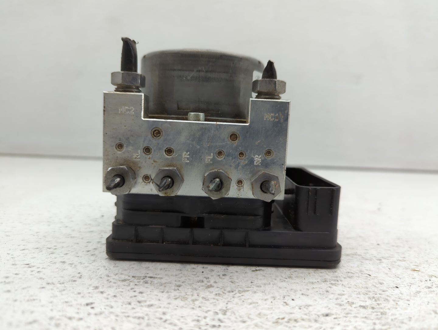 2015-2020 Ford Mustang ABS Pump Control Module Replacement P/N:GR3C-2C405-BD GR3C-2C405-BC Fits Fits 2015 2016 2017 2018 201
