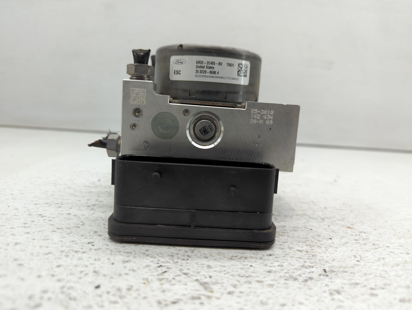 2015-2020 Ford Mustang ABS Pump Control Module Replacement P/N:GR3C-2C405-BD GR3C-2C405-BC Fits Fits 2015 2016 2017 2018 201