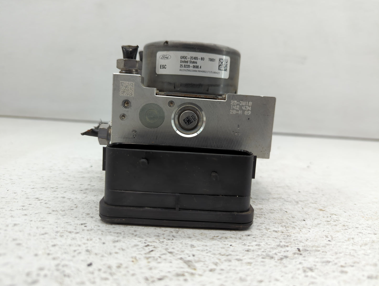 2015-2020 Ford Mustang ABS Pump Control Module Replacement P/N:GR3C-2C405-BD GR3C-2C405-BC Fits Fits 2015 2016 2017 2018 201