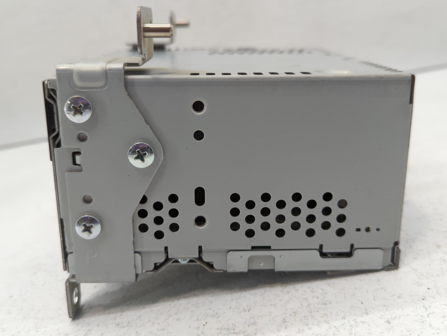 2017-2018 Ford Mustang Am Fm Cd Player Radio Receiver - Oemusedautoparts1.com