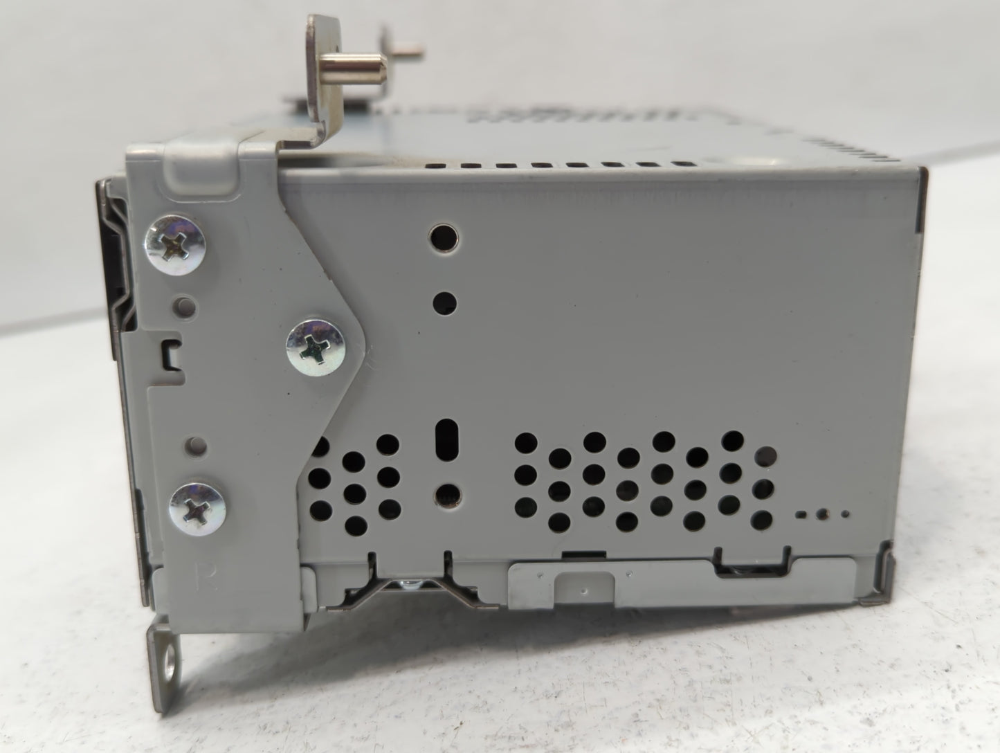 2017-2018 Ford Mustang Am Fm Cd Player Radio Receiver - Oemusedautoparts1.com