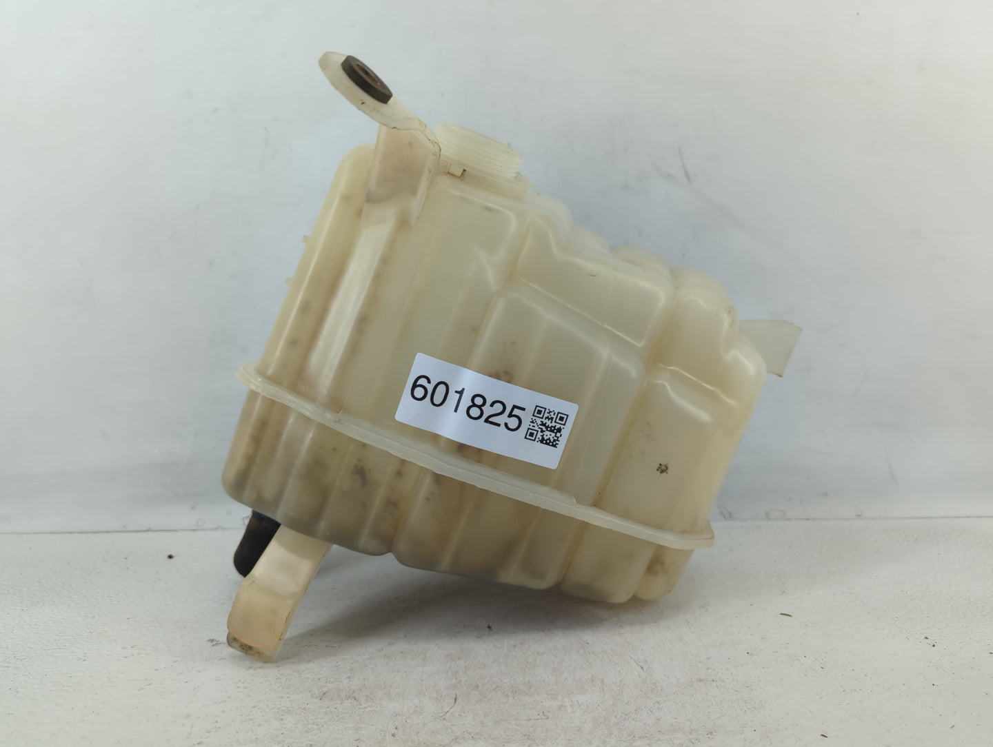 2005-2010 Ford Mustang Radiator Coolant Overflow Expansion Tank Bottle - Oemusedautoparts1.com