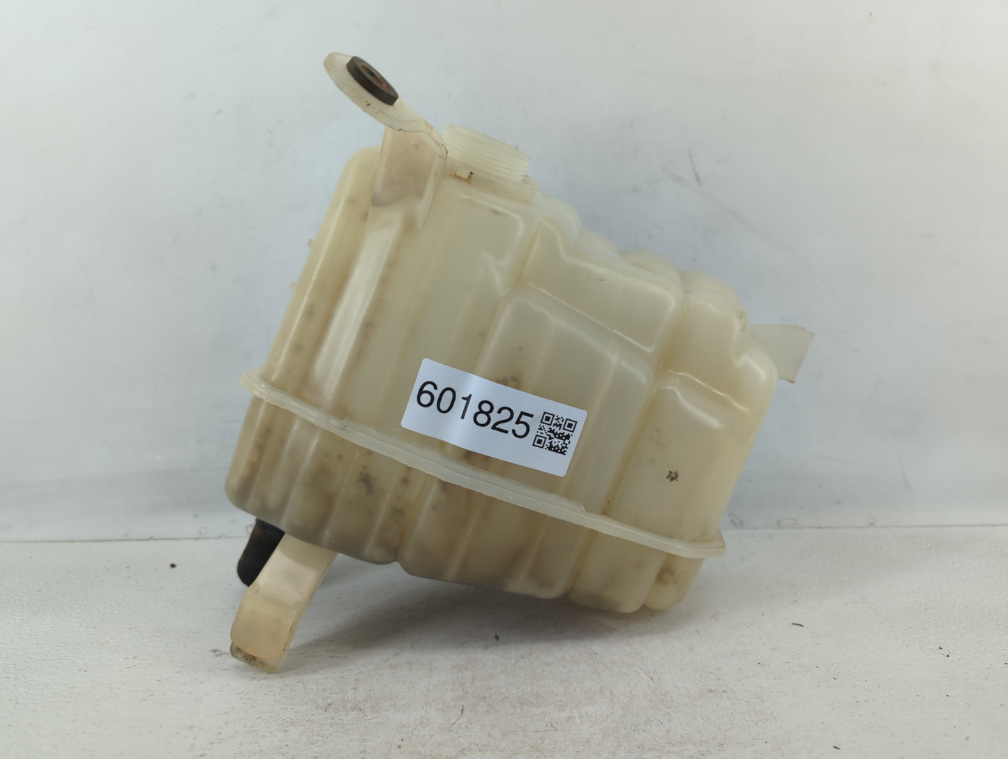 2005-2010 Ford Mustang Radiator Coolant Overflow Expansion Tank Bottle - Oemusedautoparts1.com