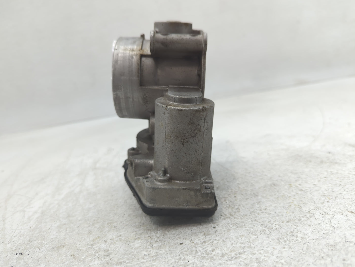 2011-2017 Ford Mustang Throttle Body P/N:DS7E-9F991-AF Fits Fits 2011 2012 2013 2014 2015 2016 2017 2018 2019 OEM Used Auto 