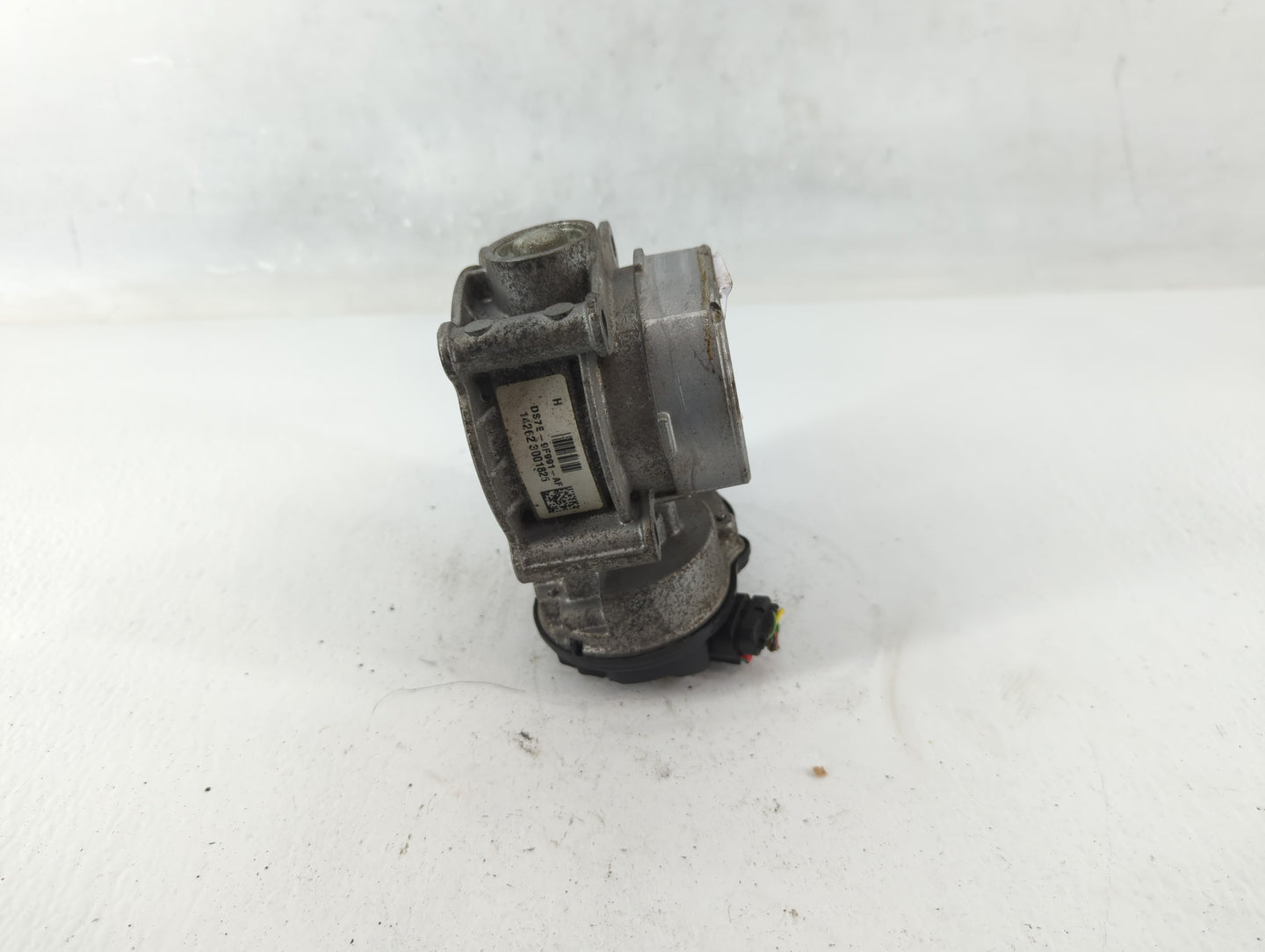 2015-2017 Ford Mustang Throttle Body P/N:DS7E-9F991-AF Fits Fits 2015 2016 2017 2018 2019 2020 OEM Used Auto Parts - Oemused