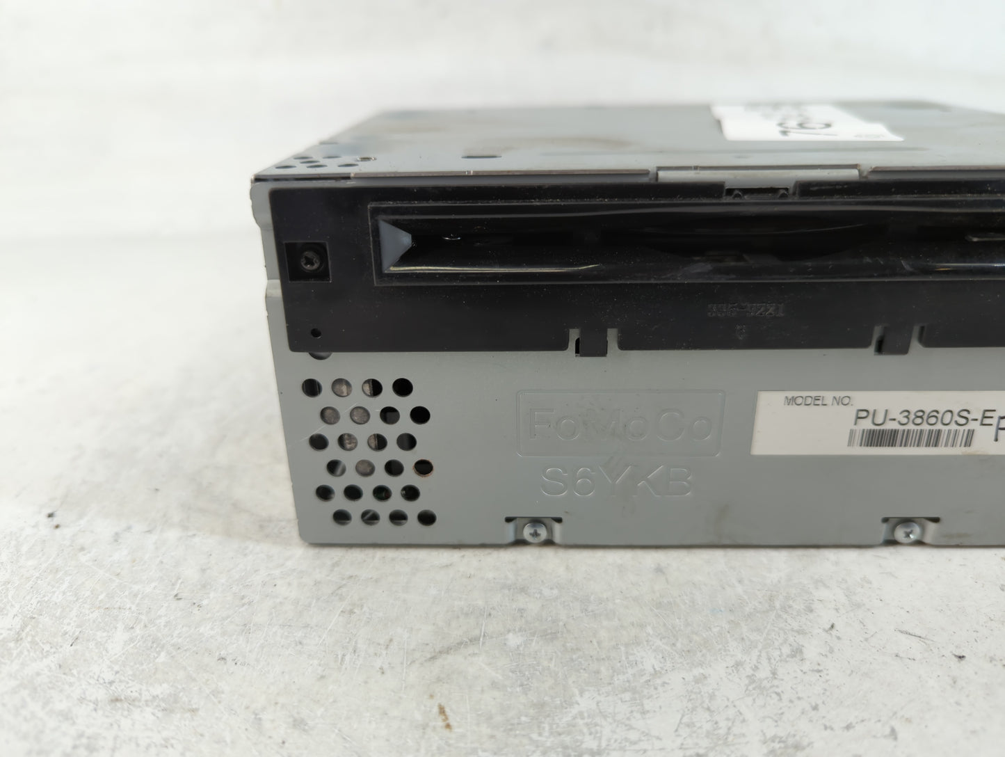 2017-2017 Ford Mustang Am Fm Cd Player Radio Receiver - Oemusedautoparts1.com