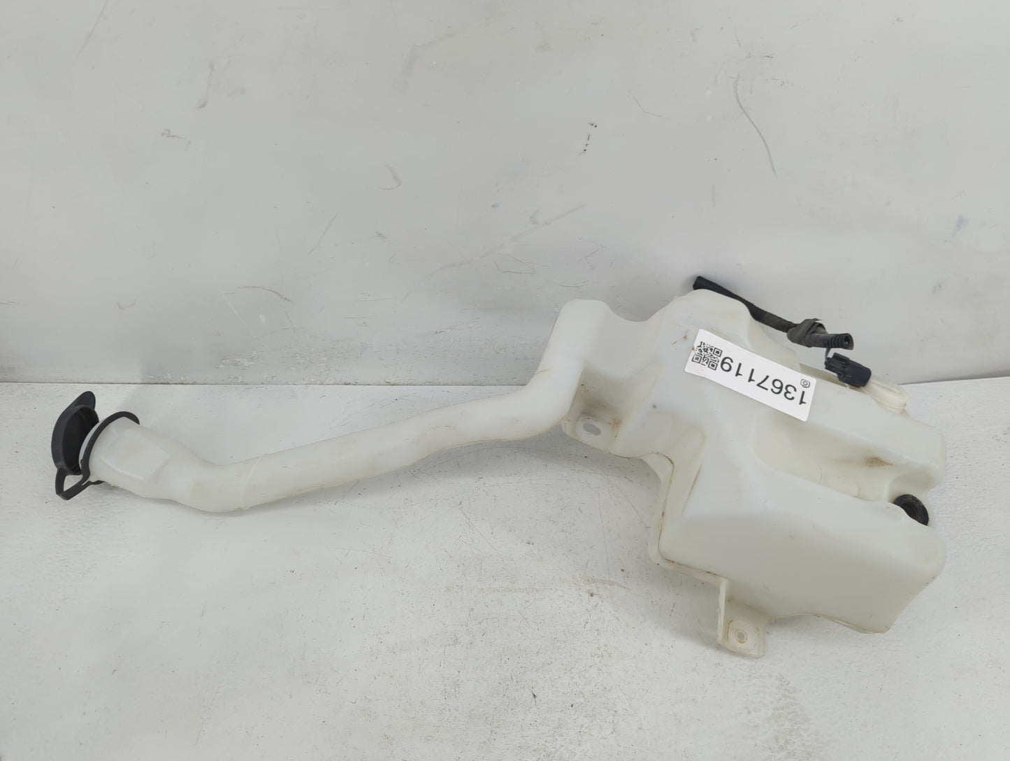 2013-2019 Ford Taurus Windshield Washer Fluid Reservoir Bottle Oem - Oemusedautoparts1.com