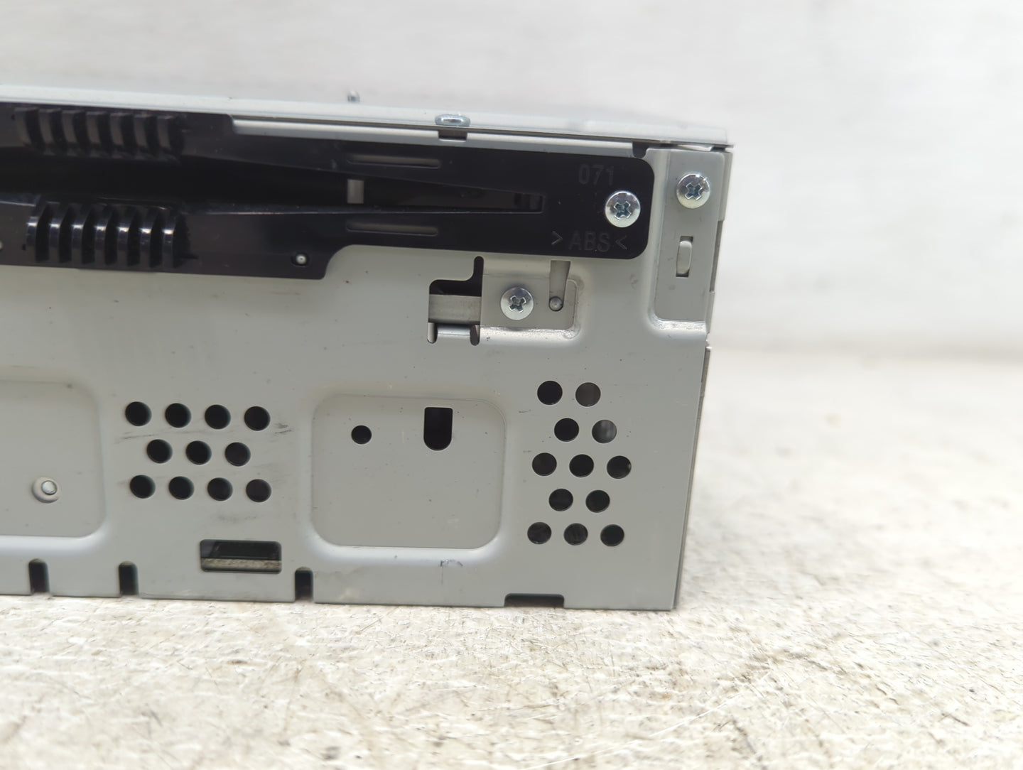 2017-2019 Ford Taurus Radio AM FM Cd Player Receiver Replacement P/N:DG1T-19C107-NA Fits Fits 2017 2018 2019 OEM Used Auto P