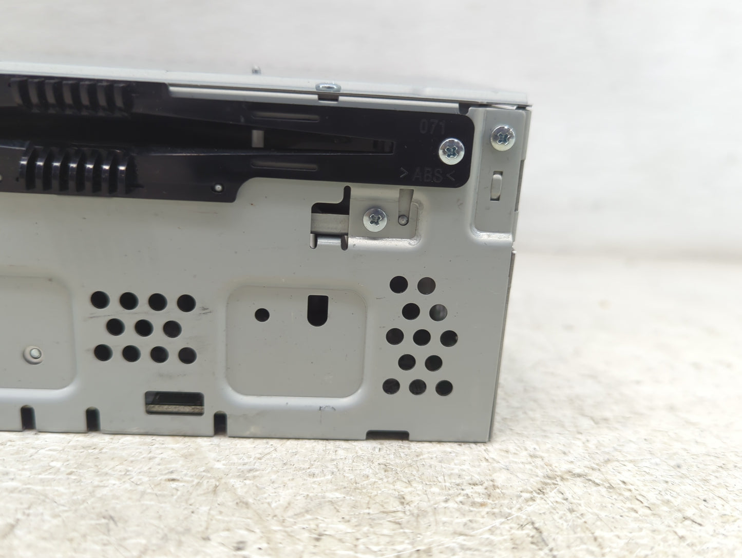 2017-2019 Ford Taurus Radio AM FM Cd Player Receiver Replacement P/N:DG1T-19C107-NA Fits Fits 2017 2018 2019 OEM Used Auto P
