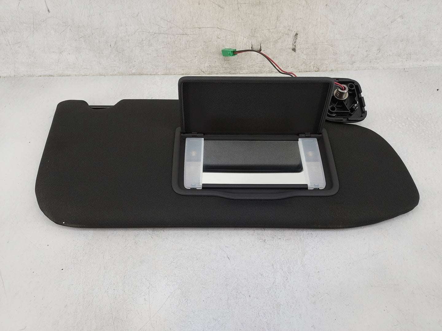 2013-2019 Ford Taurus Sun Visor Shade Replacement Passenger Right Mirror Fits OEM Used Auto Parts - Oemusedautoparts1.com