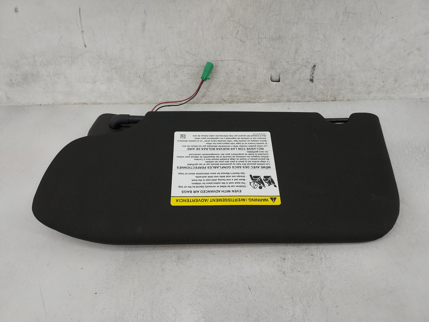 2013-2019 Ford Taurus Sun Visor Shade Replacement Passenger Right Mirror Fits OEM Used Auto Parts - Oemusedautoparts1.com