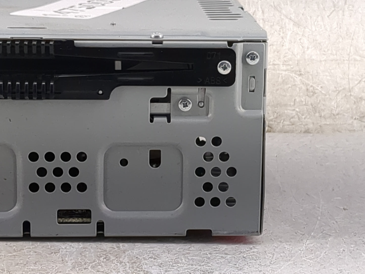 2016-2017 Ford Taurus Radio AM FM Cd Player Receiver Replacement P/N:DG1T-19C107-LD Fits Fits 2016 2017 OEM Used Auto Parts 