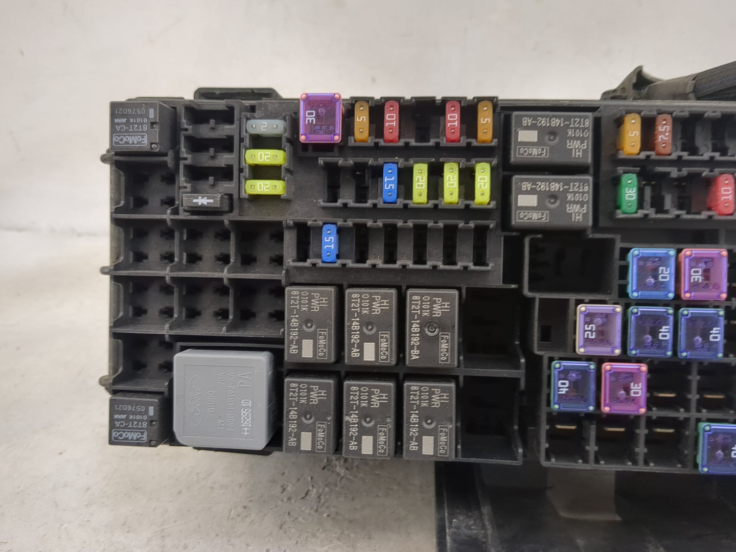 2017-2019 Ford Taurus Fusebox Fuse Box Panel Relay Module P/N:DG1T-14A003-BA 8T2T-14B192-AB Fits Fits 2017 2018 2019 OEM Use