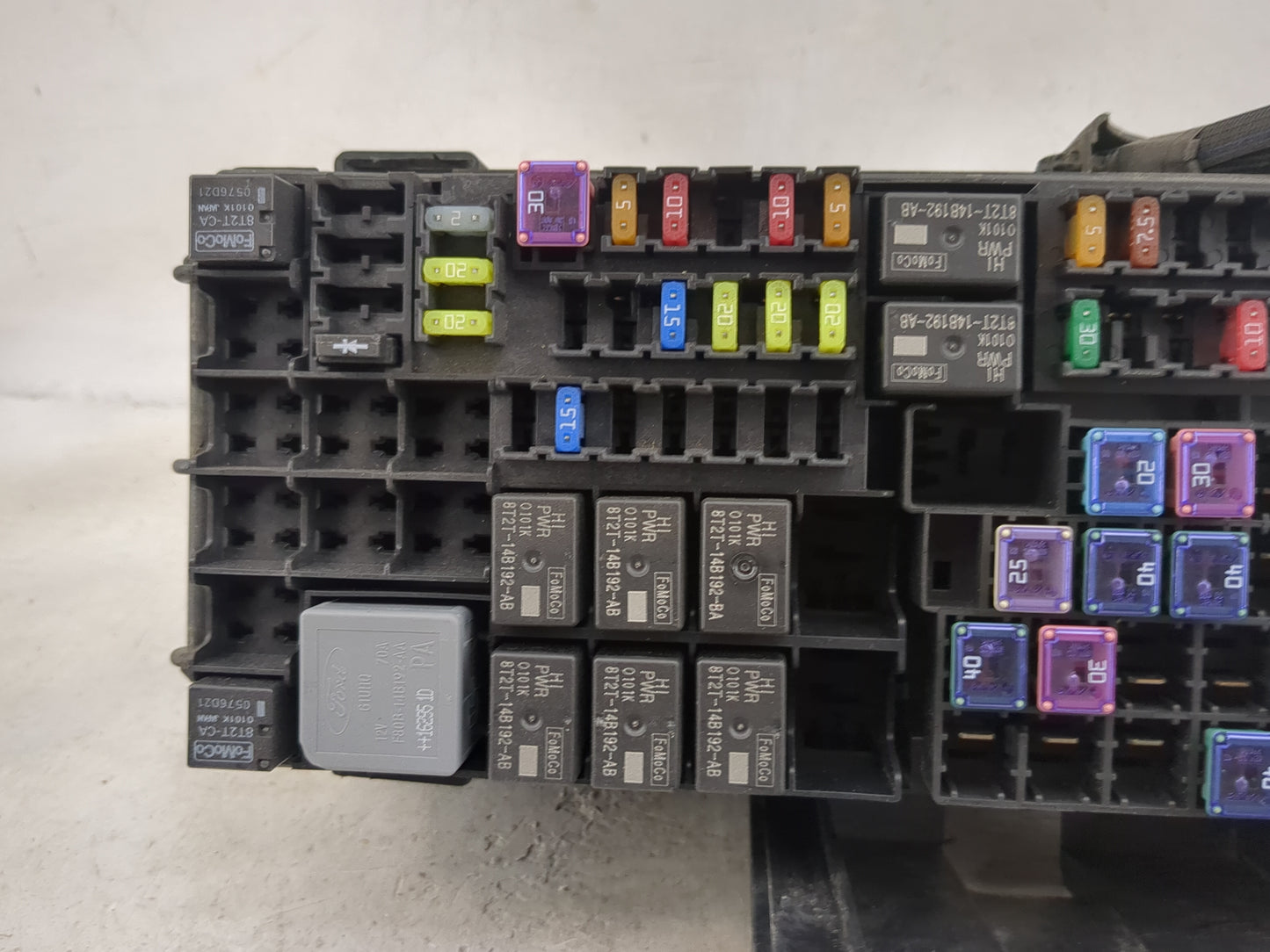 2017-2019 Ford Taurus Fusebox Fuse Box Panel Relay Module P/N:DG1T-14A003-BA 8T2T-14B192-AB Fits Fits 2017 2018 2019 OEM Use