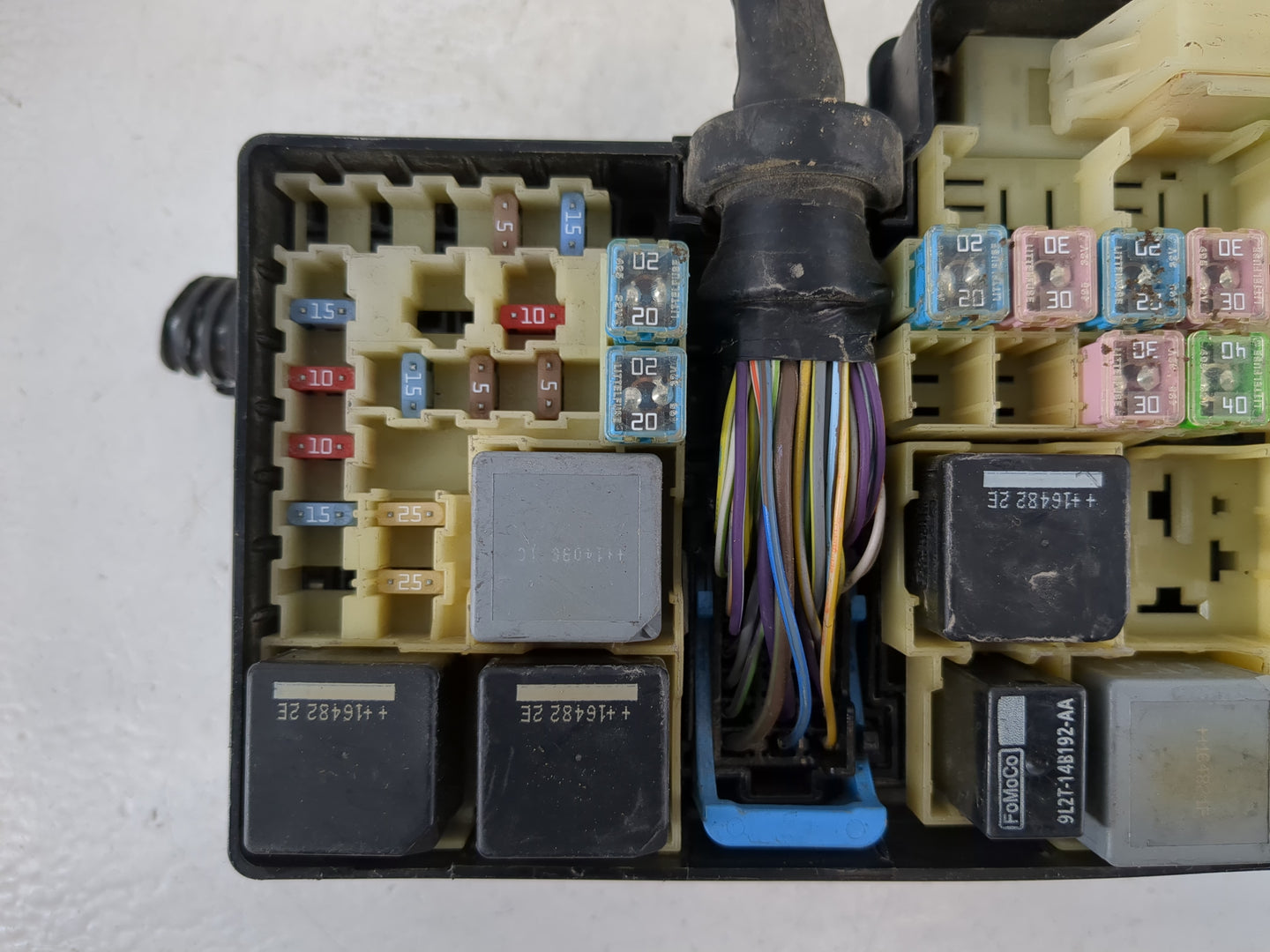 2017-2018 Ford Transit Connect Fusebox Fuse Box Panel Relay Module P/N:AV6T-14A142-AB Fits Fits 2017 2018 OEM Used Auto Part