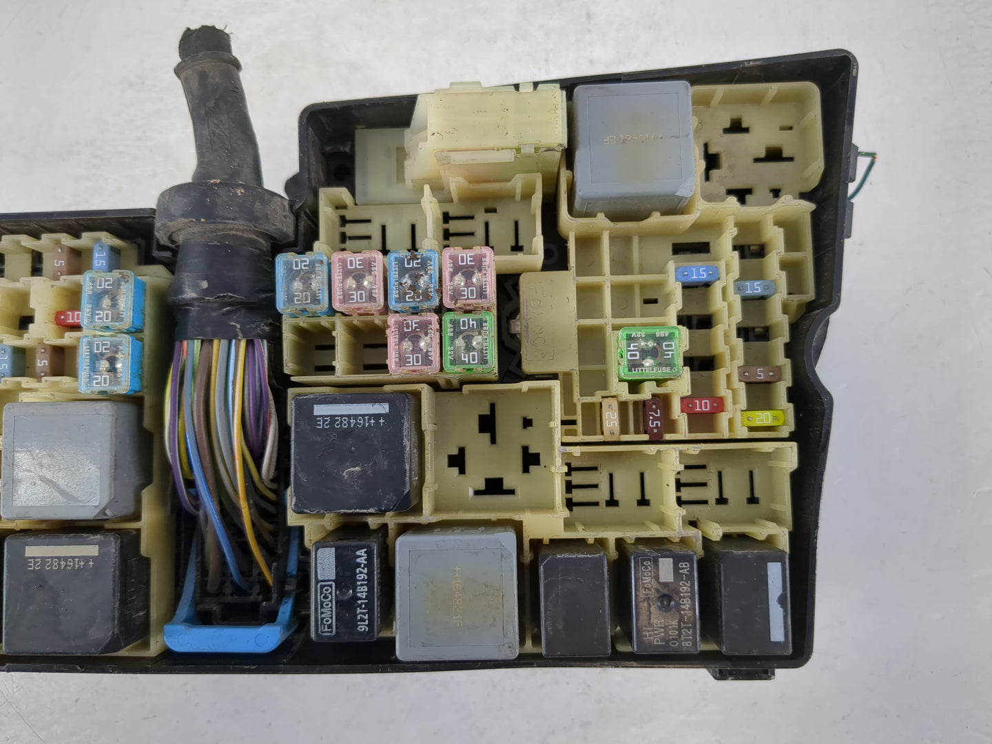 2017-2018 Ford Transit Connect Fusebox Fuse Box Panel Relay Module P/N:AV6T-14A142-AB Fits Fits 2017 2018 OEM Used Auto Part