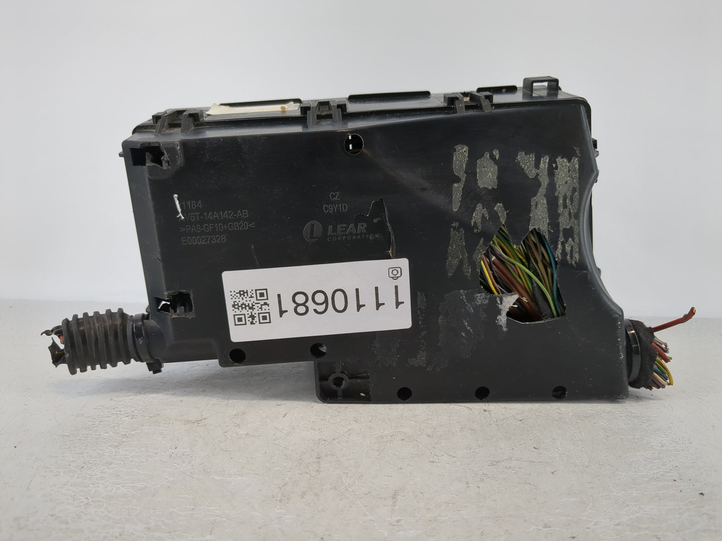 2017-2018 Ford Transit Connect Fusebox Fuse Box Panel Relay Module P/N:AV6T-14A142-AB Fits Fits 2017 2018 OEM Used Auto Part