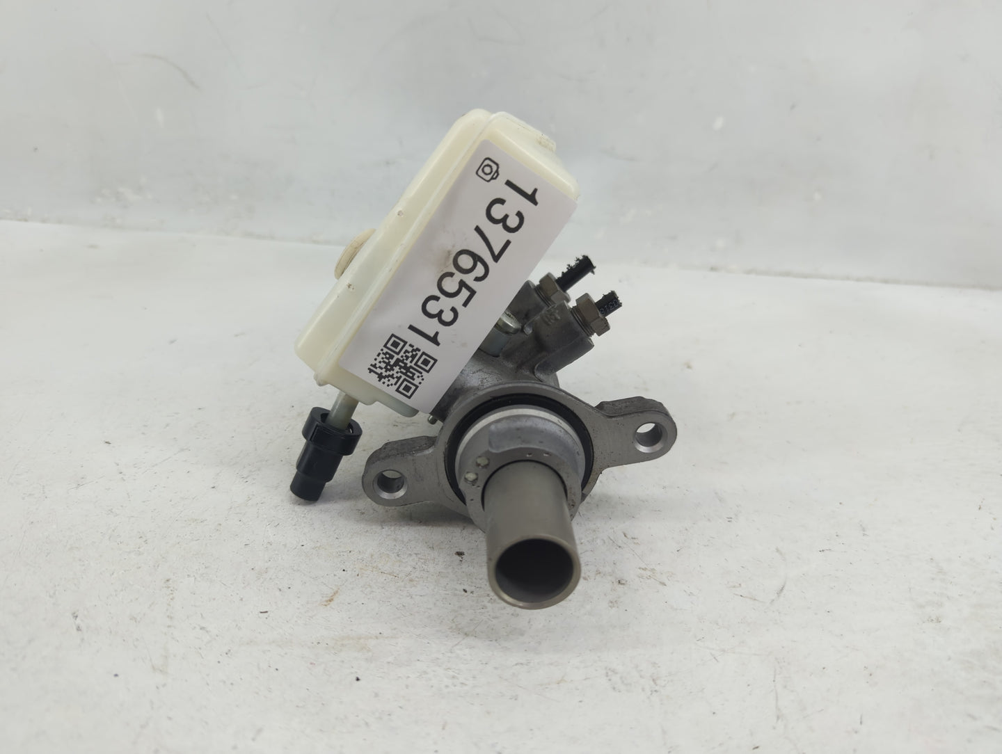 2014-2018 Ford Transit Connect Brake Master Cylinder 1376531 - Oemusedautoparts1.com