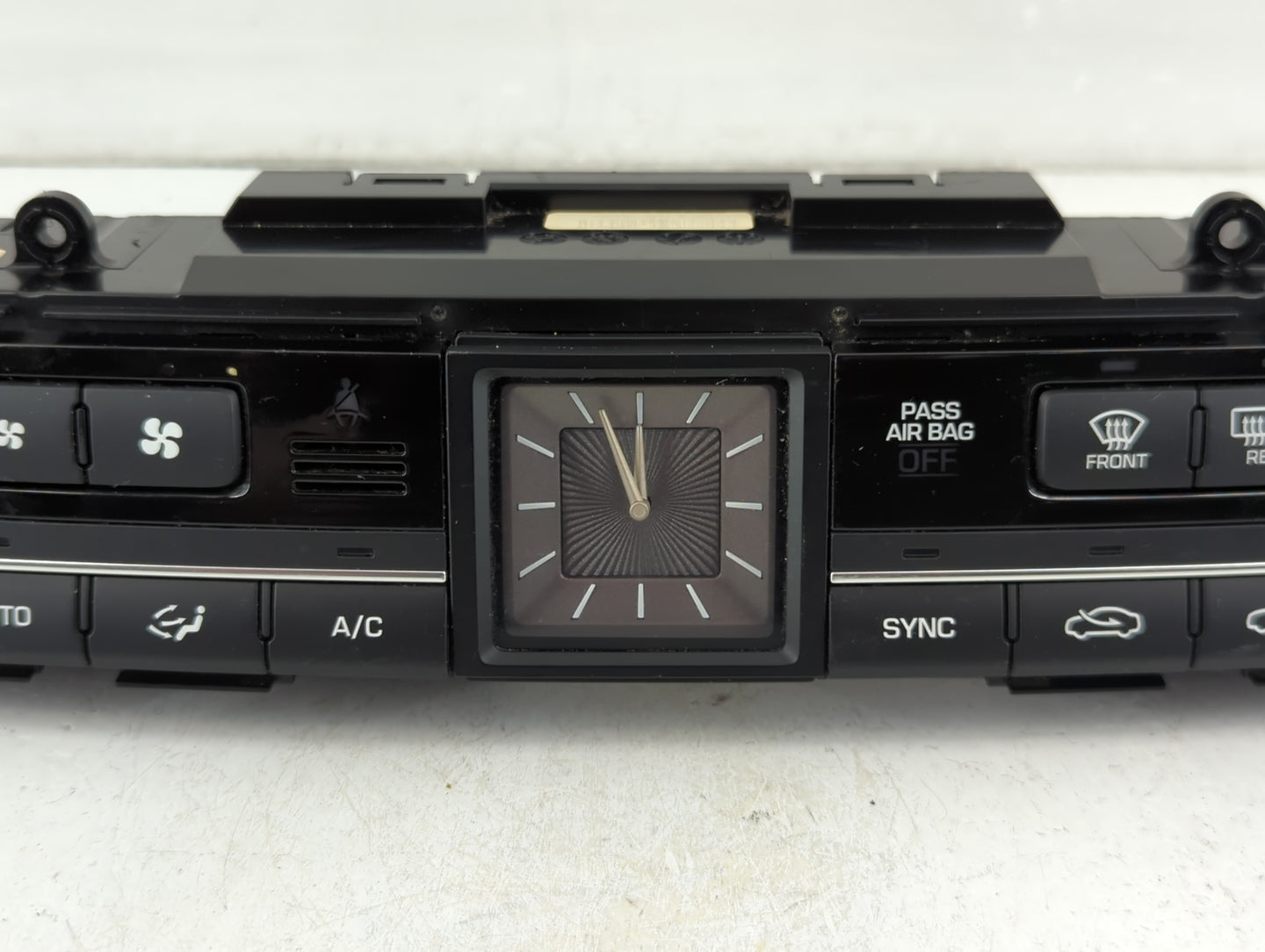 2017 Genesis G80 Climate Control Module Temperature AC/Heater Replacement Fits Fits 2015 2016 OEM Used Auto Parts - Oemuseda
