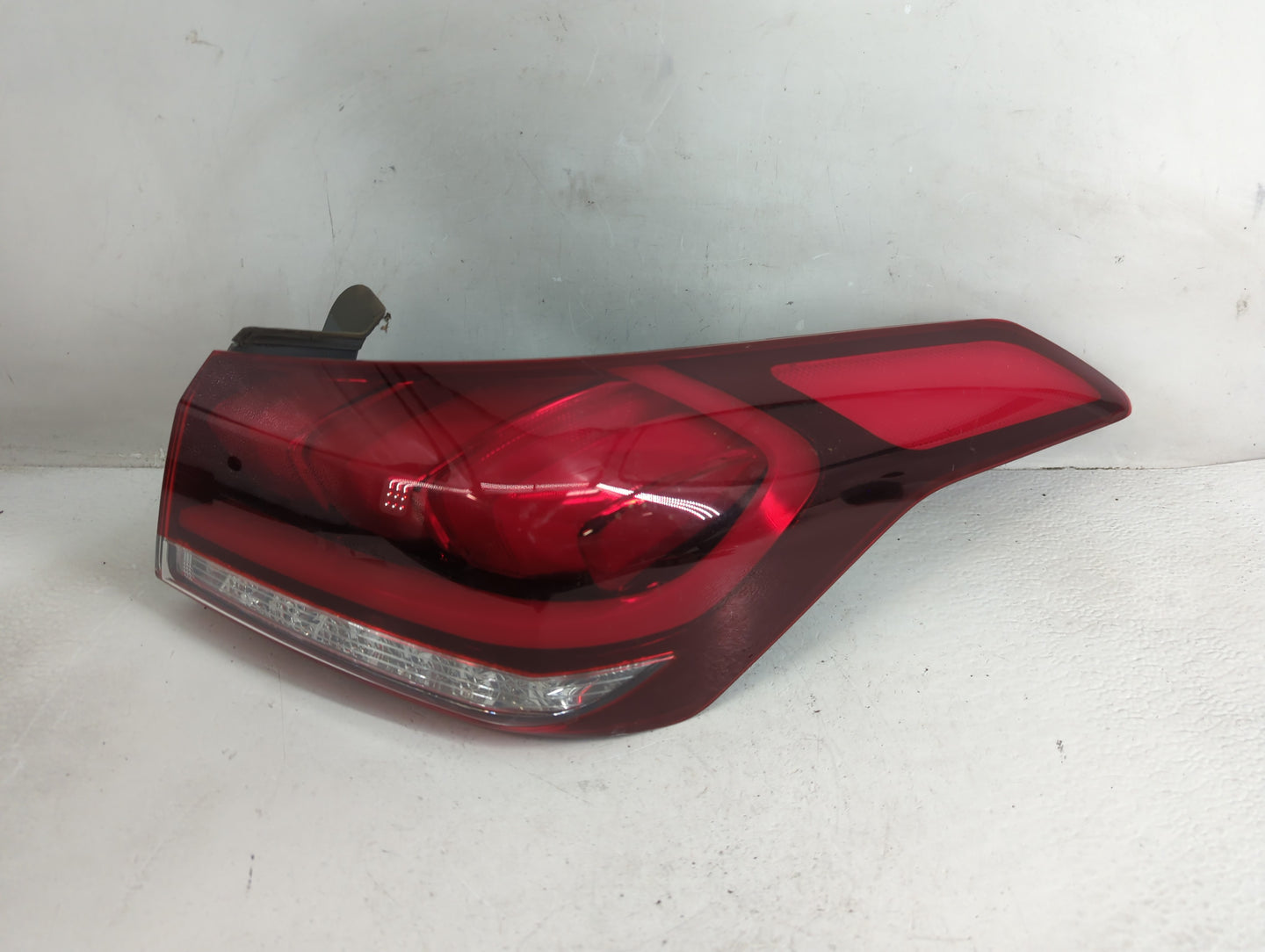 2017 Genesis G80 Tail Light Assembly Passenger Right OEM P/N:92402-B1 Fits Fits 2015 2016 OEM Used Auto Parts - Oemusedautop