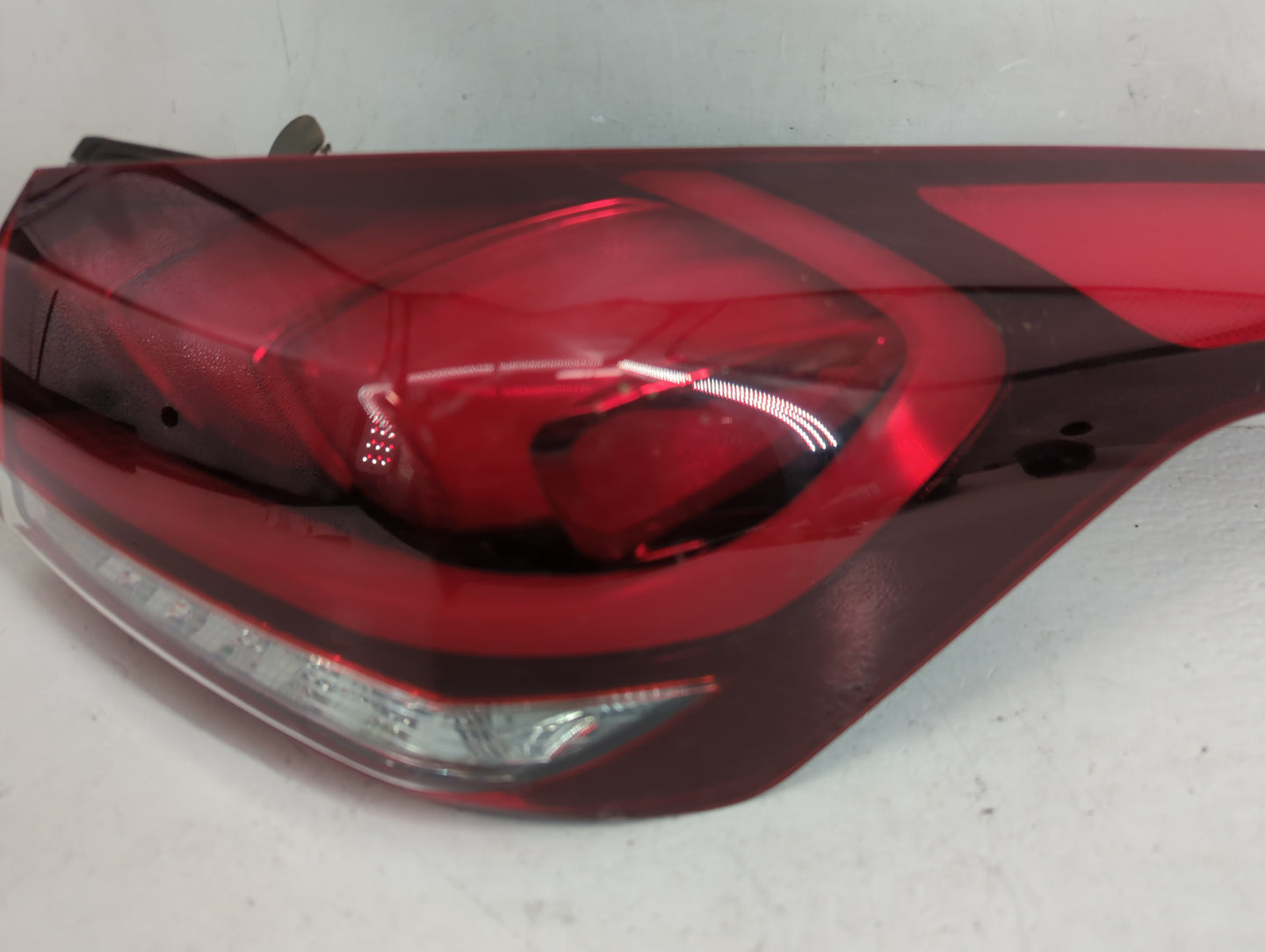 2017 Genesis G80 Tail Light Assembly Passenger Right OEM P/N:92402-B1 Fits Fits 2015 2016 OEM Used Auto Parts - Oemusedautop