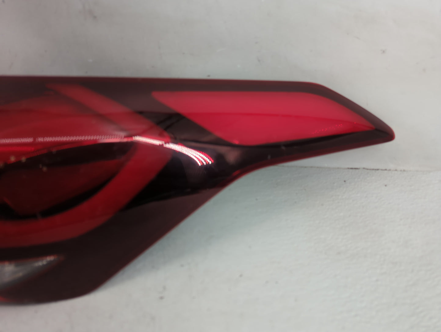 2017 Genesis G80 Tail Light Assembly Passenger Right OEM P/N:92402-B1 Fits Fits 2015 2016 OEM Used Auto Parts - Oemusedautop